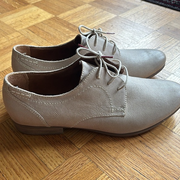 NWOT Tamaris Beige Leather Loafers - Picture 5 of 10